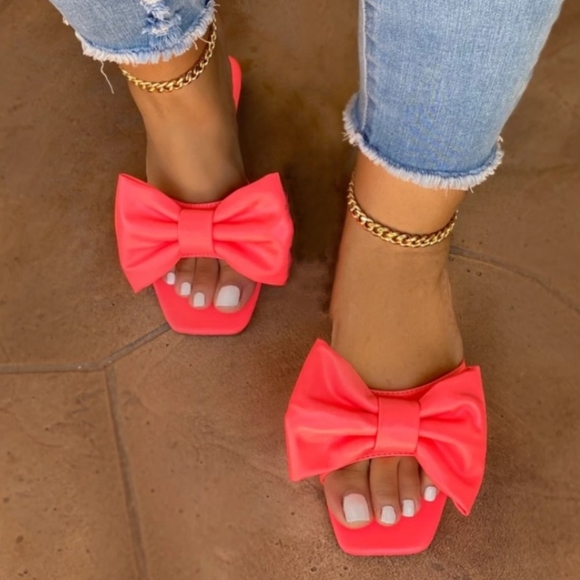 👄Just In 👄 Bella Bow Coral color - Picture 3 of 10